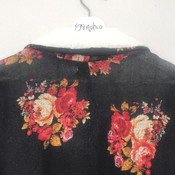 Donated Maurices Floral Sherpa Open Cardigan EUC Size Small - Picture 4 of 13